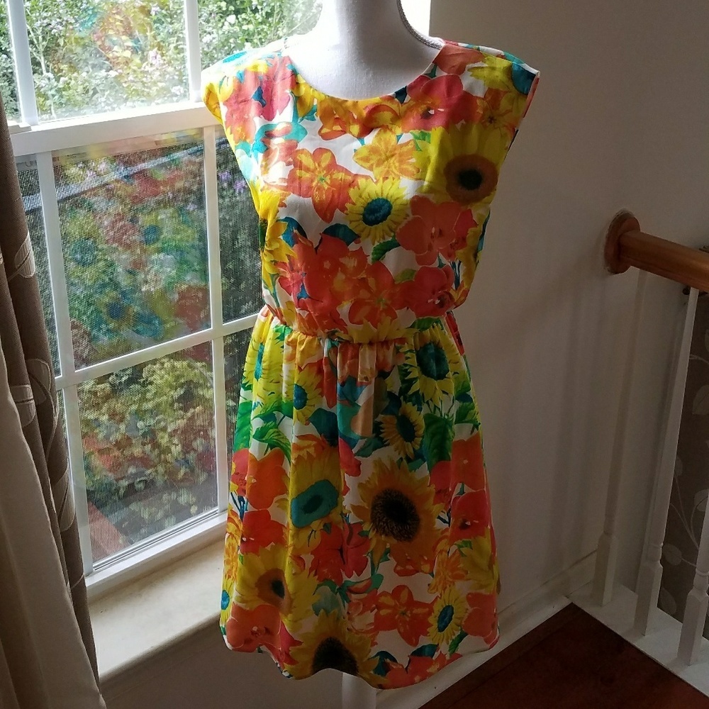J Taylor Sunflower Dress size 4